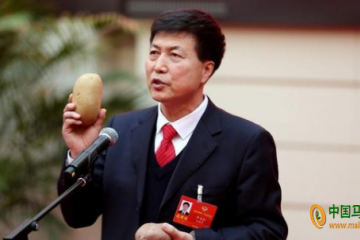 内蒙古：政协委员带着马铃薯上两会 ()
